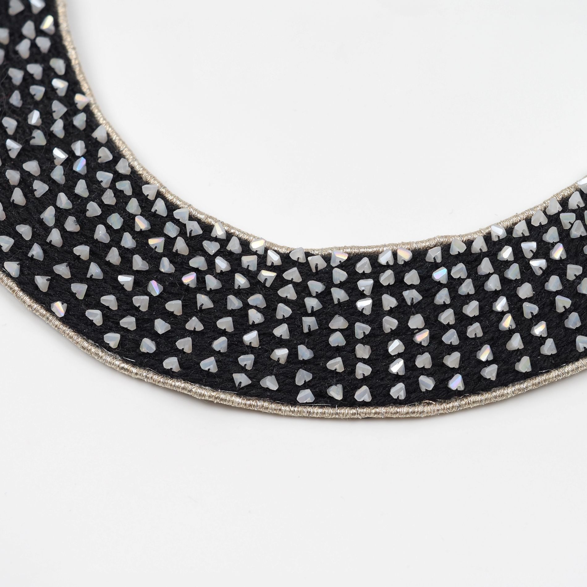 Black_collar_necklace_pearl_setting_detail