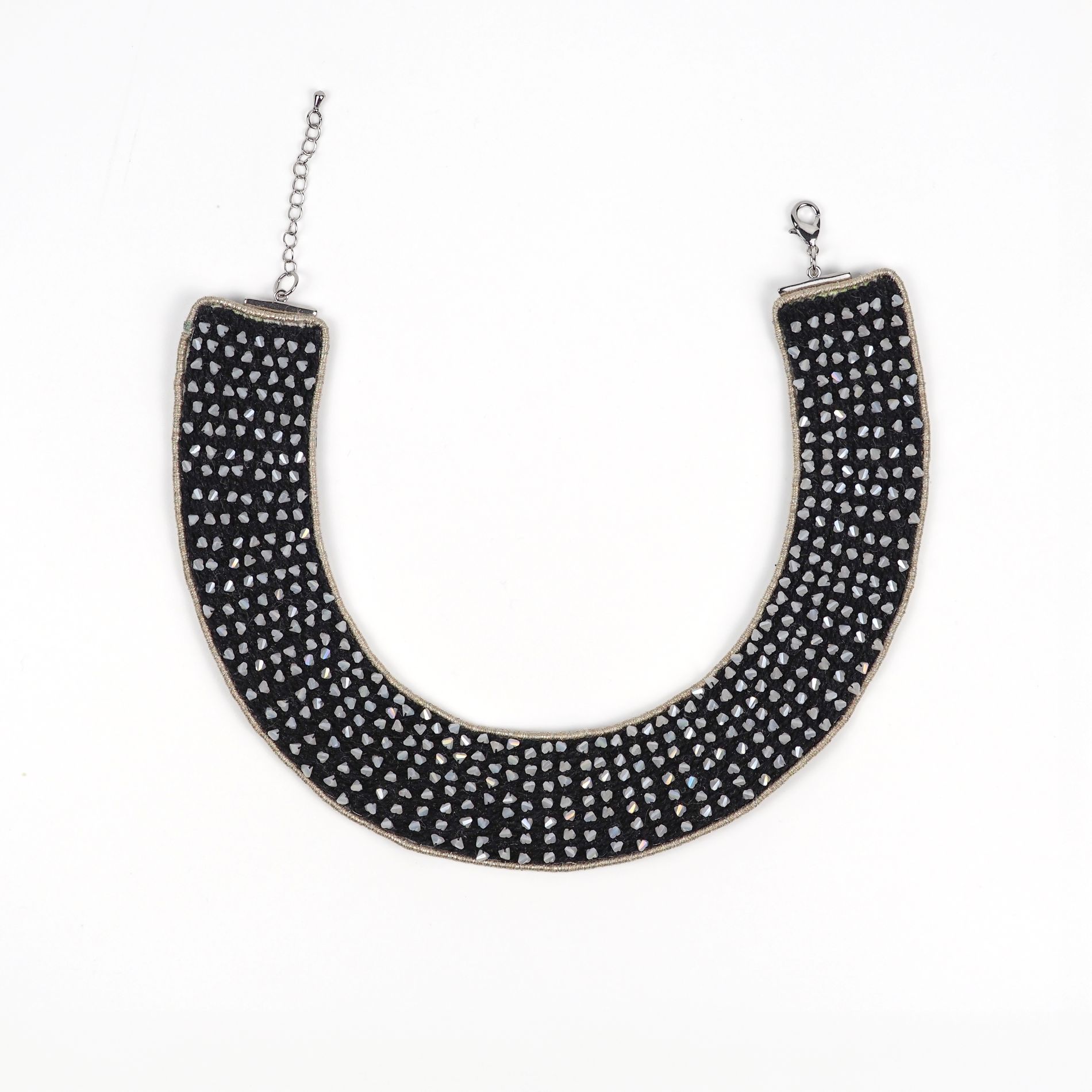 Black_pearl-tone_collar_necklace_front_view