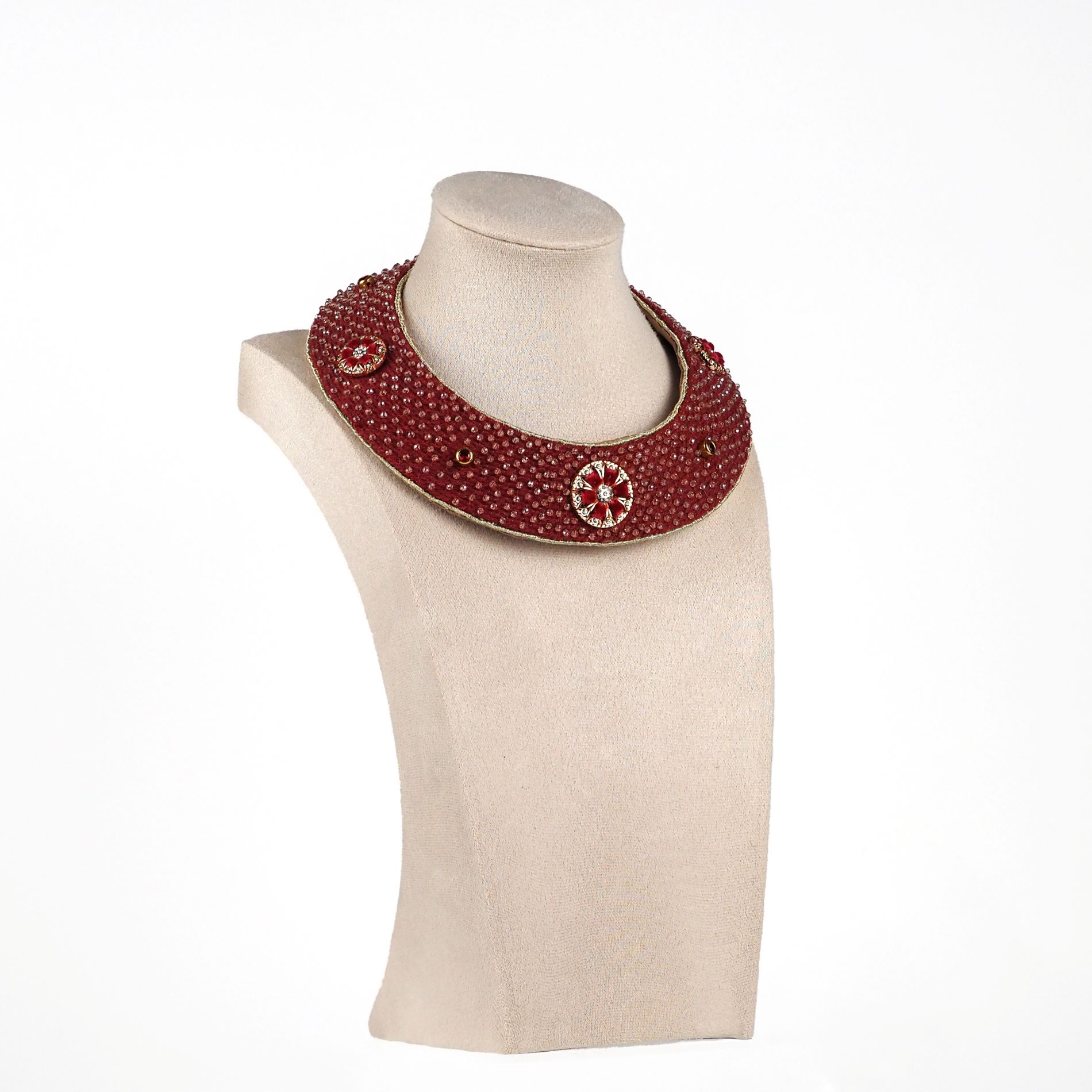 Red_Collar_Necklace_Angled_View