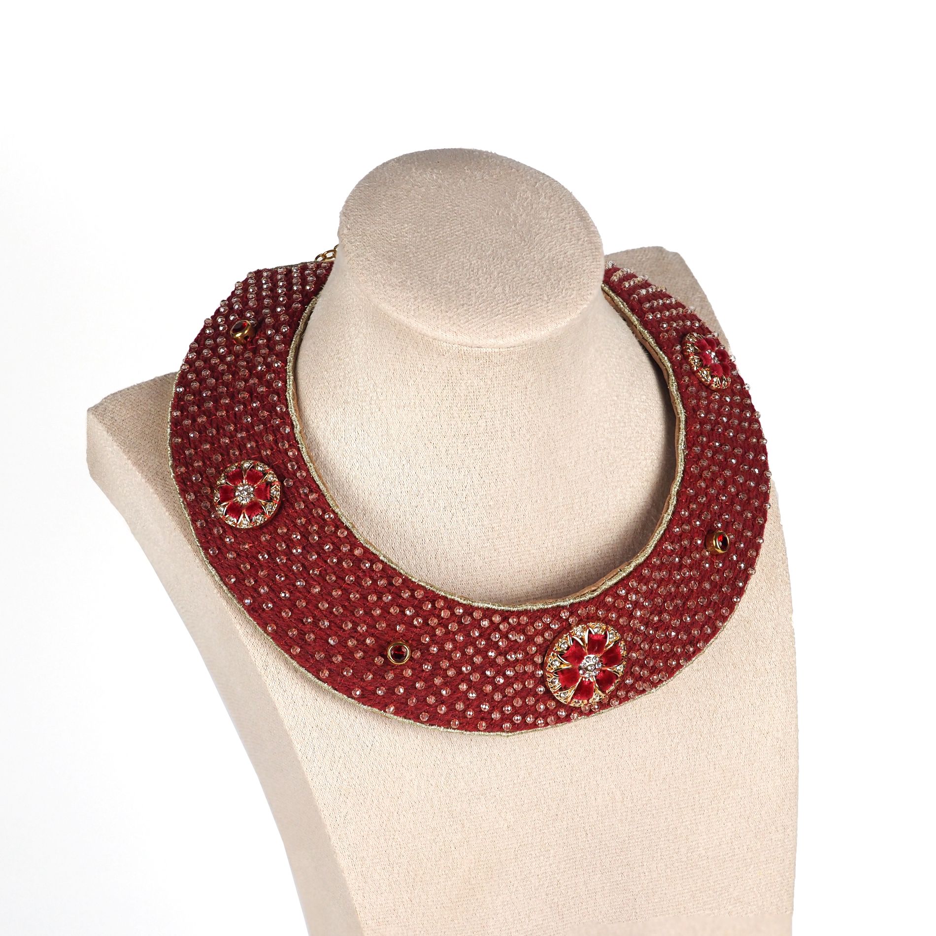 Red_Collar_Necklace_Front_View