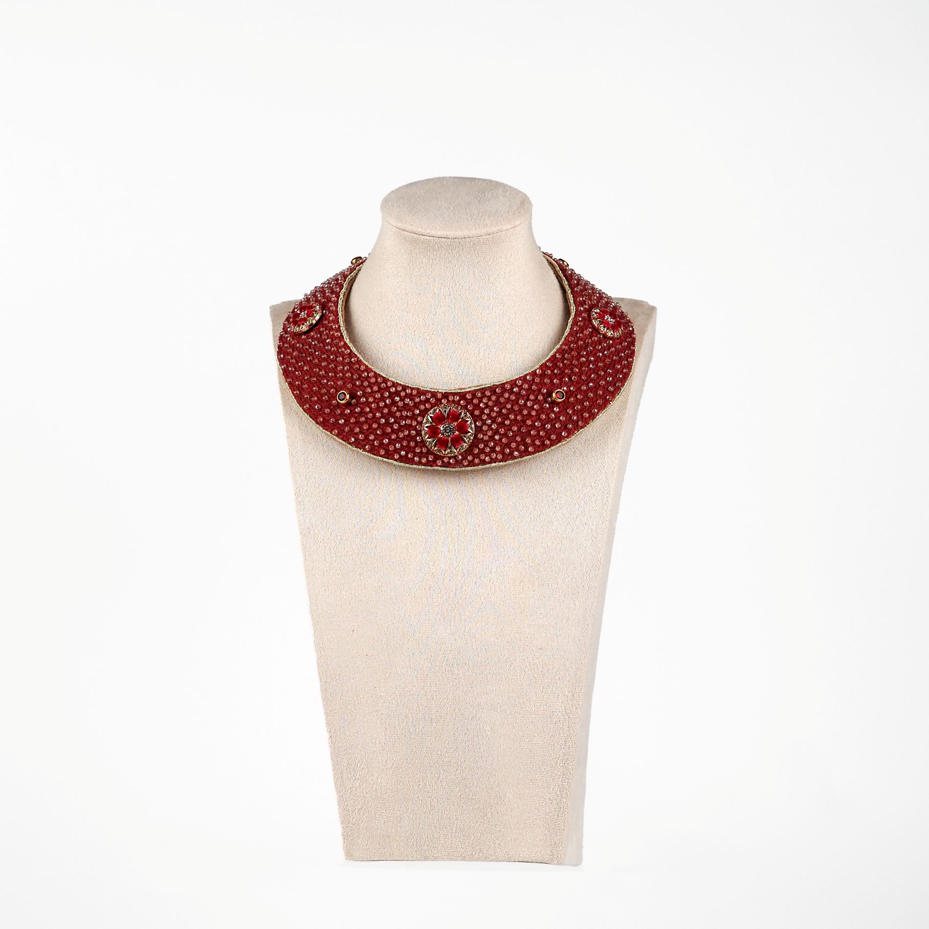 Red_Collar_Necklace_Full_Front_Display