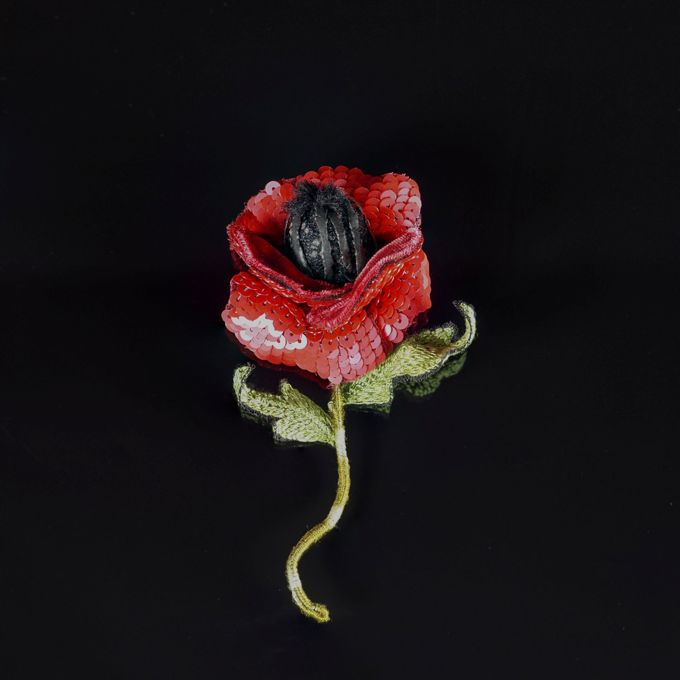 Red_Poppy_3D_Textile_Brooch_Close-Up_View